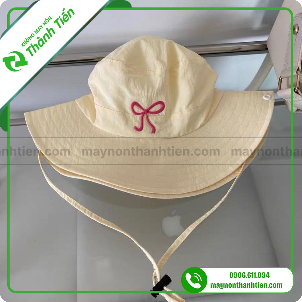 N&oacute;n tai b&egrave;o đi biển cho nữ