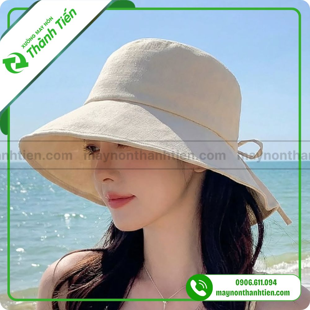 N&oacute;n đi biển rộng v&agrave;nh che nắng