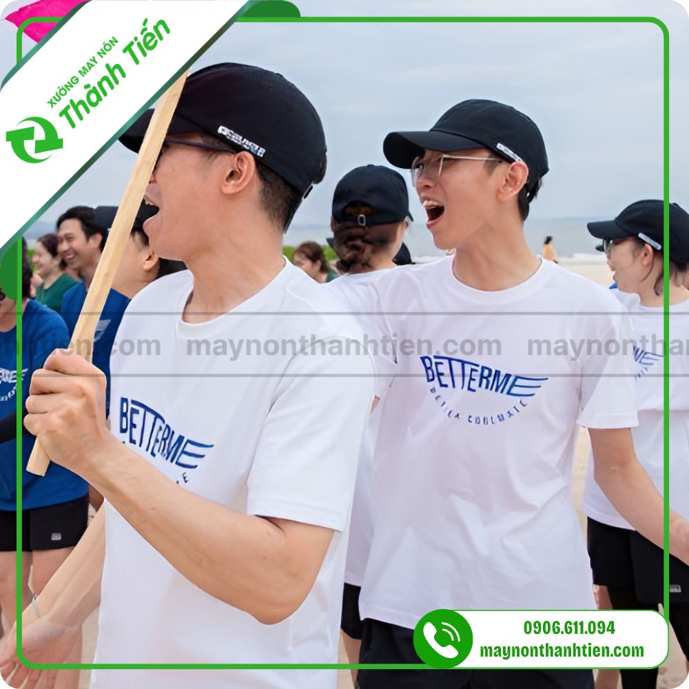 N&oacute;n lưỡi trai đồng phục khi đi biển