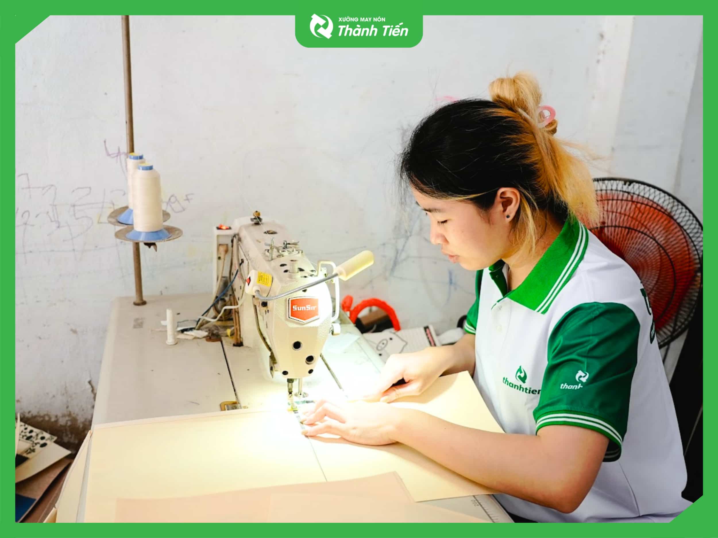 Dịch vụ may n&oacute;n đồng phục Quận 3 chuy&ecirc;n nghiệp, gi&aacute; tận xưởng