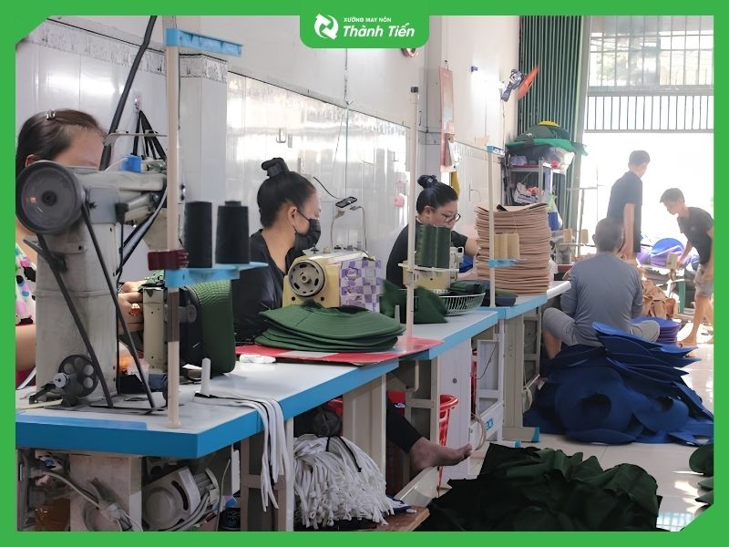 V&igrave; sao n&ecirc;n chọn Th&agrave;nh Tiến khi cần đặt n&oacute;n đồng phục tại Quận 5